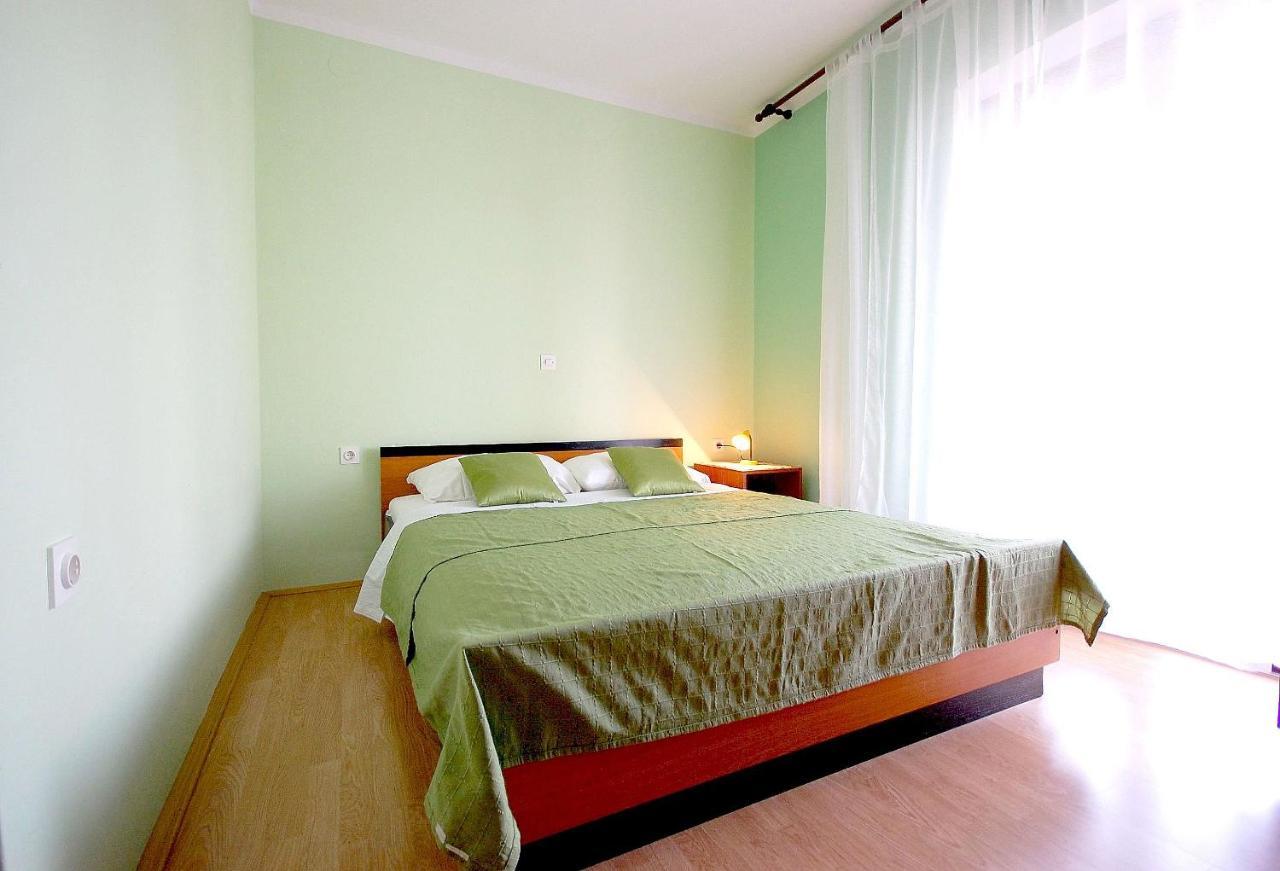 Apartment Ivan By El-Pi Tours Malinska Esterno foto