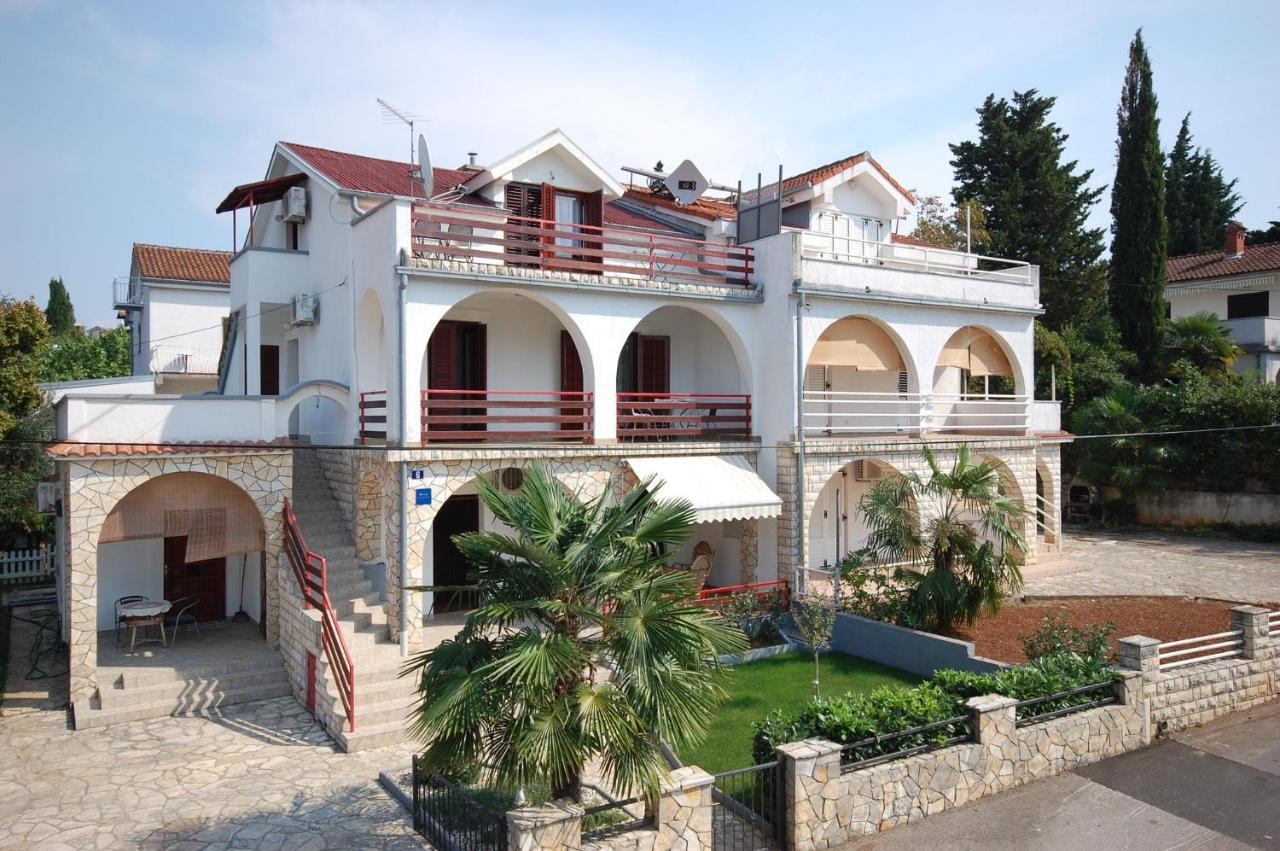 Apartment Ivan By El-Pi Tours Malinska Esterno foto
