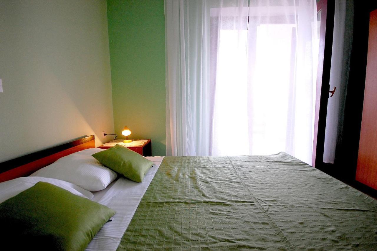 Apartment Ivan By El-Pi Tours Malinska Esterno foto