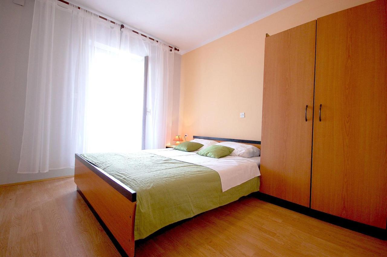 Apartment Ivan By El-Pi Tours Malinska Esterno foto